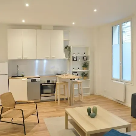 Votre Pied-à-terre Idéal à Montmartre ! * Parigi